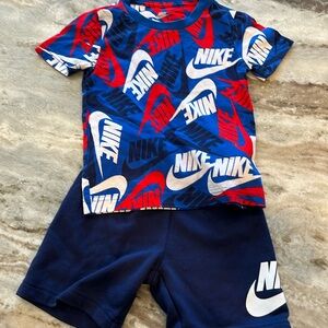 Nike toddler set short top 💙❤️ 4T EUC